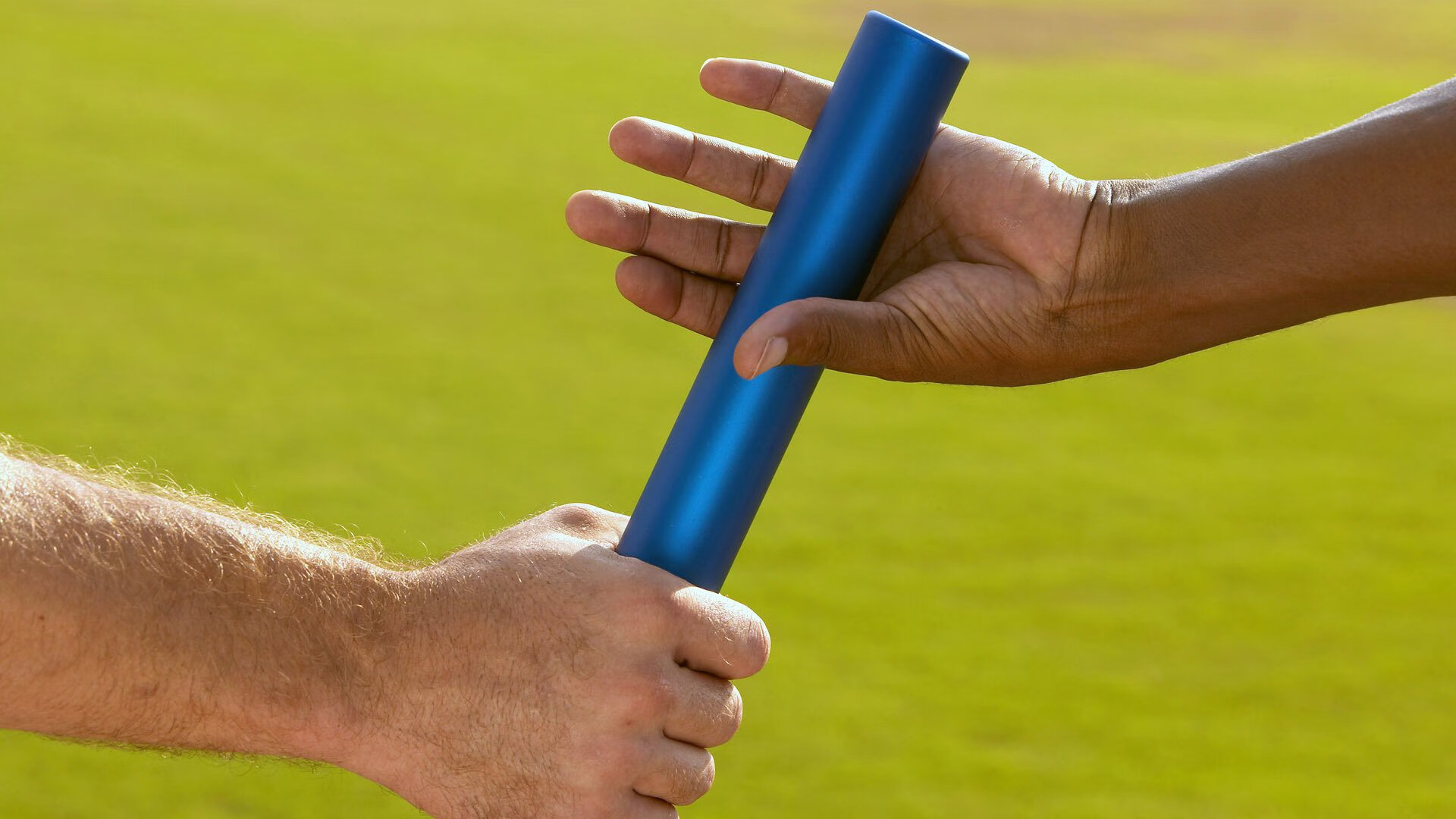 续约合同签订仅仅45天后，上海海港前主帅从英超下课，上海海港队新签约的新人