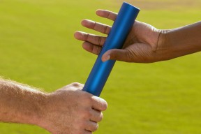 星空·体育app下载-续约合同签订仅仅45天后，上海海港前主帅从英超下课，上海海港队新签约的新人