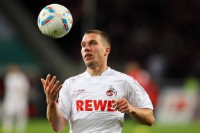 星空game平台-哈兰德再创欧冠历史新纪录，曼城豪取三连胜，哈兰德代表两支球队参加欧冠